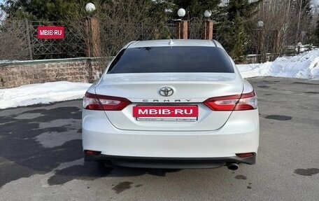 Toyota Camry, 2021 год, 3 300 000 рублей, 3 фотография