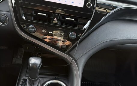 Toyota Camry, 2021 год, 3 300 000 рублей, 5 фотография