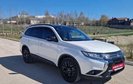 Mitsubishi Outlander III рестайлинг 3, 2022 год, 3 150 000 рублей, 3 фотография
