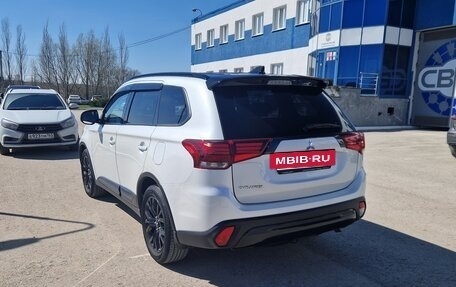 Mitsubishi Outlander III рестайлинг 3, 2022 год, 3 150 000 рублей, 7 фотография