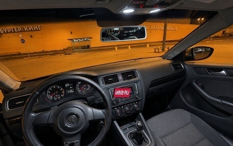 Volkswagen Jetta VI, 2013 год, 950 000 рублей, 11 фотография