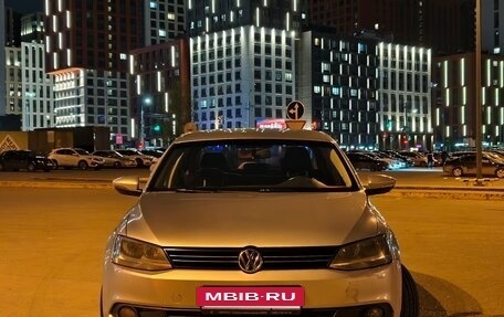 Volkswagen Jetta VI, 2013 год, 950 000 рублей, 2 фотография