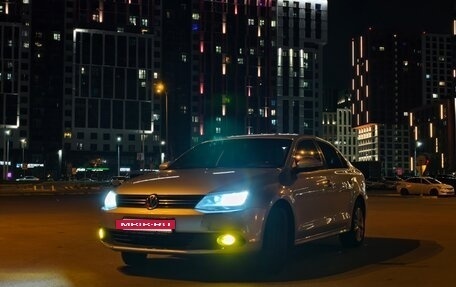 Volkswagen Jetta VI, 2013 год, 950 000 рублей, 3 фотография