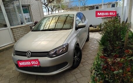Volkswagen Polo VI (EU Market), 2013 год, 720 000 рублей, 2 фотография