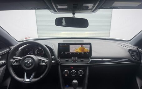 Mazda CX-4, 2023 год, 2 410 000 рублей, 9 фотография