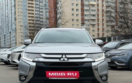 Mitsubishi Outlander III рестайлинг 3, 2015 год, 1 499 000 рублей, 2 фотография