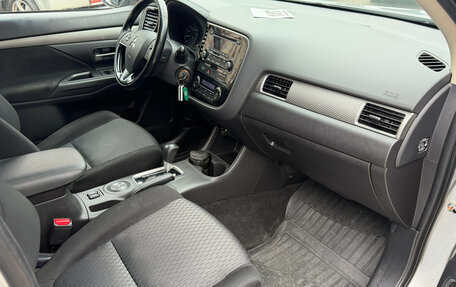 Mitsubishi Outlander III рестайлинг 3, 2015 год, 1 499 000 рублей, 9 фотография