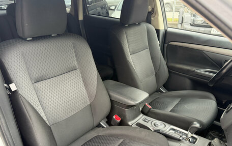 Mitsubishi Outlander III рестайлинг 3, 2015 год, 1 499 000 рублей, 10 фотография