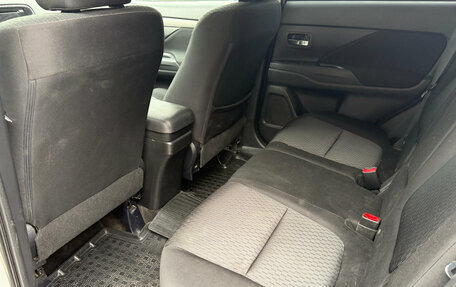 Mitsubishi Outlander III рестайлинг 3, 2015 год, 1 499 000 рублей, 11 фотография