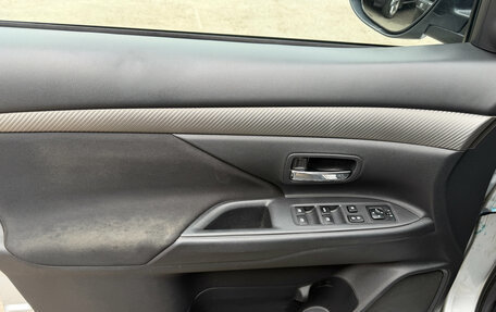 Mitsubishi Outlander III рестайлинг 3, 2015 год, 1 499 000 рублей, 16 фотография