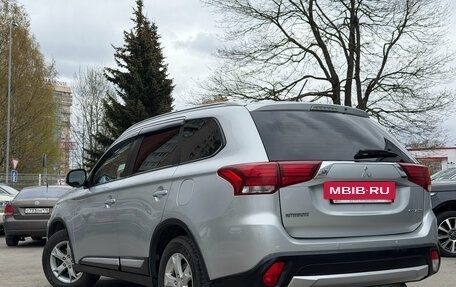 Mitsubishi Outlander III рестайлинг 3, 2015 год, 1 499 000 рублей, 6 фотография