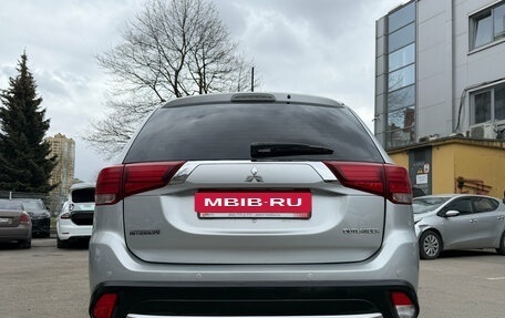 Mitsubishi Outlander III рестайлинг 3, 2015 год, 1 499 000 рублей, 5 фотография