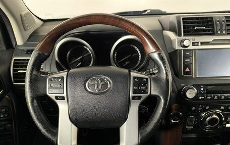 Toyota Land Cruiser Prado 150 рестайлинг 2, 2016 год, 3 900 000 рублей, 17 фотография