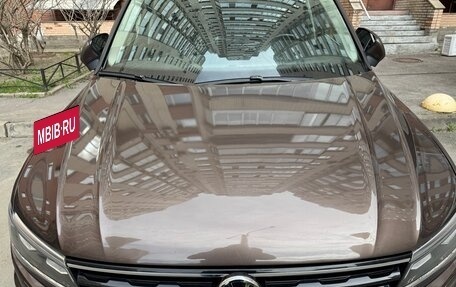 Volkswagen Tiguan II, 2018 год, 1 780 000 рублей, 2 фотография