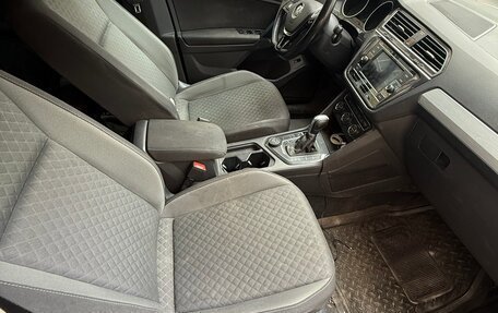 Volkswagen Tiguan II, 2018 год, 1 780 000 рублей, 7 фотография