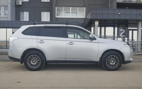 Mitsubishi Outlander III рестайлинг 3, 2013 год, 1 450 000 рублей, 4 фотография