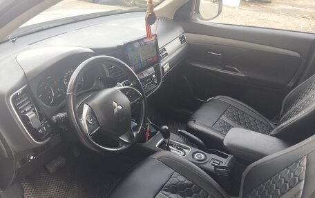 Mitsubishi Outlander III рестайлинг 3, 2013 год, 1 450 000 рублей, 9 фотография