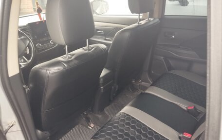 Mitsubishi Outlander III рестайлинг 3, 2013 год, 1 450 000 рублей, 13 фотография