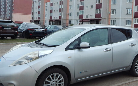 Nissan Leaf I, 2010 год, 740 000 рублей, 2 фотография