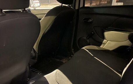 Renault Logan II, 2018 год, 380 000 рублей, 6 фотография