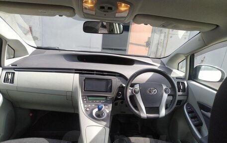 Toyota Prius, 2011 год, 950 000 рублей, 9 фотография