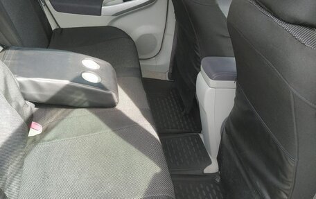 Toyota Prius, 2011 год, 950 000 рублей, 11 фотография