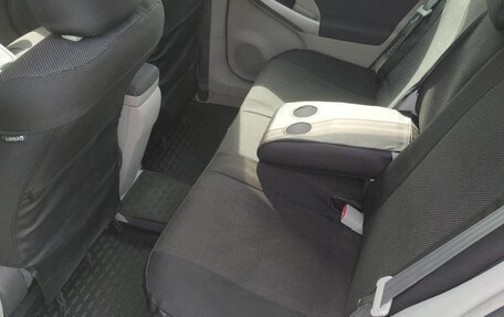 Toyota Prius, 2011 год, 950 000 рублей, 10 фотография