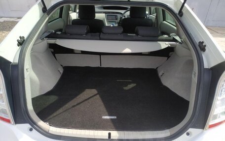 Toyota Prius, 2011 год, 950 000 рублей, 8 фотография