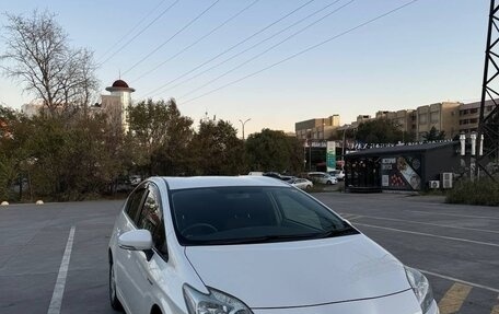 Toyota Prius, 2011 год, 950 000 рублей, 2 фотография