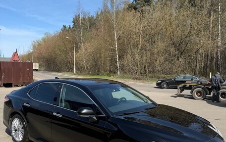 Toyota Camry, 2020 год, 3 300 000 рублей, 2 фотография