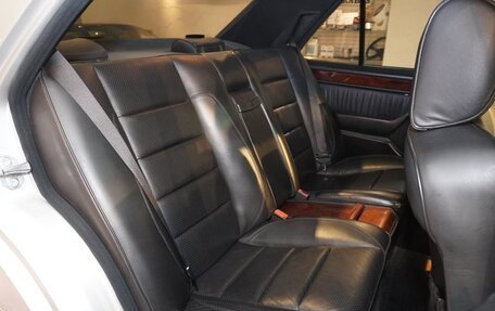 Mercedes-Benz W124, 1992 год, 10 800 000 рублей, 14 фотография