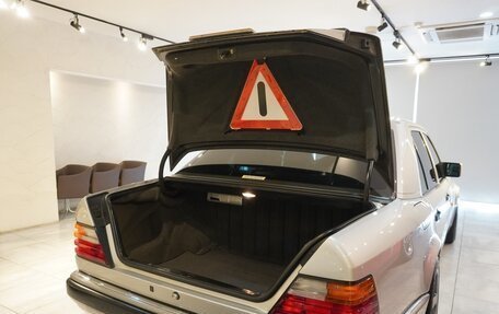 Mercedes-Benz W124, 1992 год, 10 800 000 рублей, 23 фотография