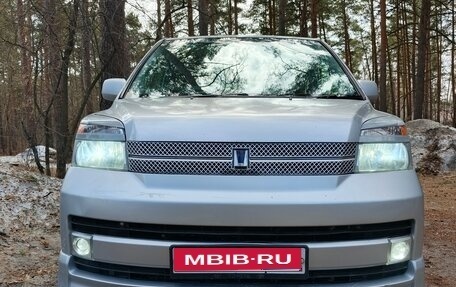 Toyota Voxy II, 2002 год, 760 000 рублей, 1 фотография