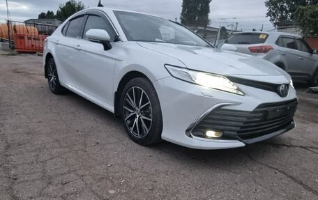 Toyota Camry, 2021 год, 3 640 000 рублей, 1 фотография