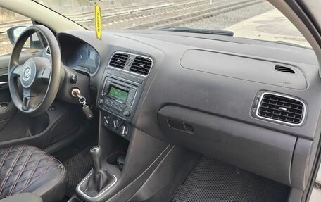 Volkswagen Polo VI (EU Market), 2011 год, 555 000 рублей, 25 фотография