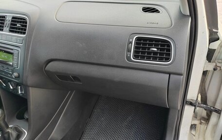 Volkswagen Polo VI (EU Market), 2011 год, 555 000 рублей, 30 фотография