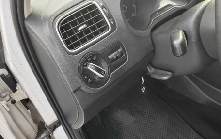 Volkswagen Polo VI (EU Market), 2011 год, 555 000 рублей, 26 фотография