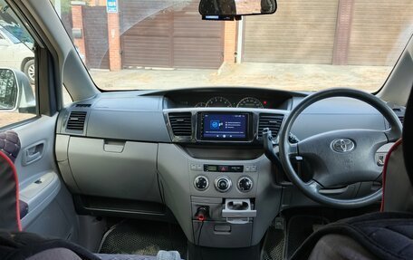 Toyota Voxy II, 2002 год, 760 000 рублей, 7 фотография