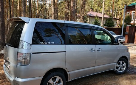 Toyota Voxy II, 2002 год, 760 000 рублей, 12 фотография