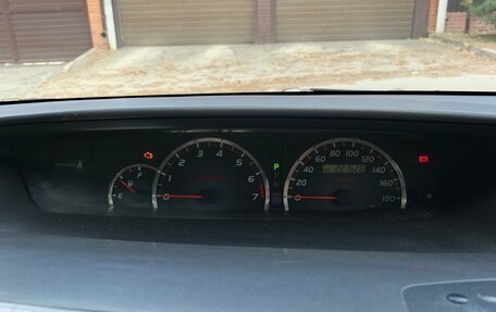 Toyota Voxy II, 2002 год, 760 000 рублей, 3 фотография