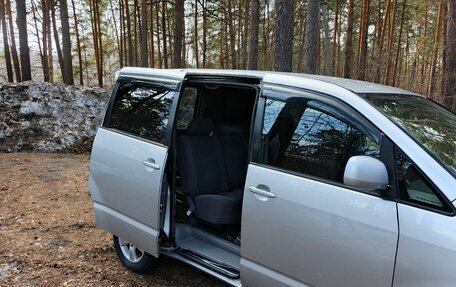 Toyota Voxy II, 2002 год, 760 000 рублей, 5 фотография