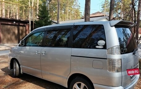 Toyota Voxy II, 2002 год, 760 000 рублей, 14 фотография