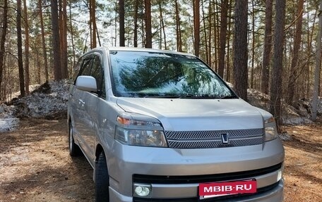 Toyota Voxy II, 2002 год, 760 000 рублей, 10 фотография