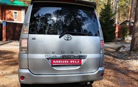 Toyota Voxy II, 2002 год, 760 000 рублей, 13 фотография