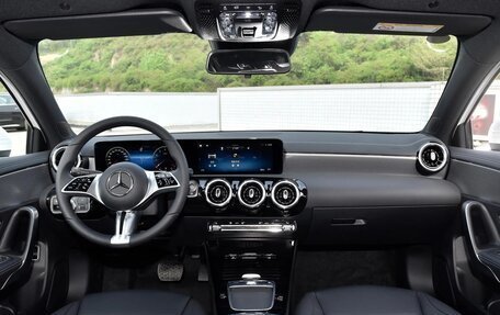 Mercedes-Benz A-Класс, 2025 год, 2 890 000 рублей, 13 фотография