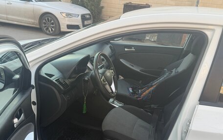 Hyundai Solaris II рестайлинг, 2012 год, 700 000 рублей, 6 фотография