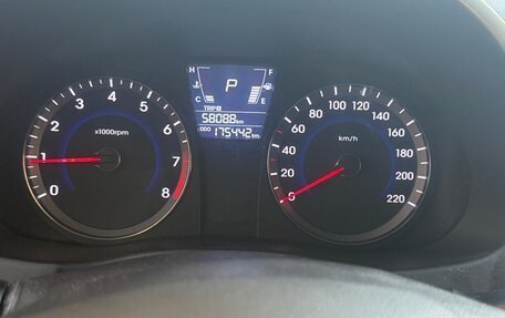 Hyundai Solaris II рестайлинг, 2012 год, 700 000 рублей, 8 фотография