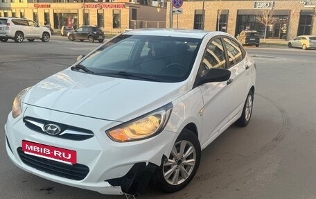 Hyundai Solaris II рестайлинг, 2012 год, 700 000 рублей, 2 фотография