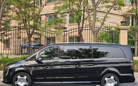 Mercedes-Benz V-Класс, 2024 год, 8 700 000 рублей, 3 фотография