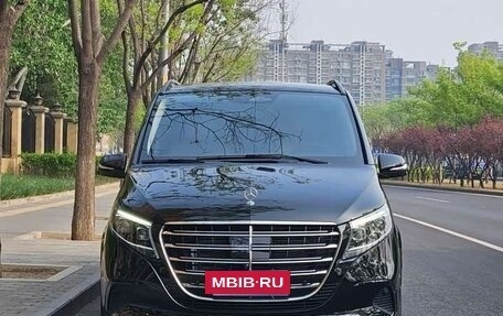 Mercedes-Benz V-Класс, 2024 год, 8 700 000 рублей, 2 фотография